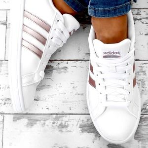ADIDAS Women's VS Neo Advantage Sneaker. Size 6 Rose Gold
